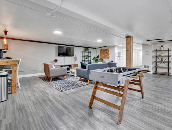 $1,399 / 1br - FREE GIFT - Renovated Pool - 24/7 Laundry Room + Garage Available (Beaverton)63914737891459122