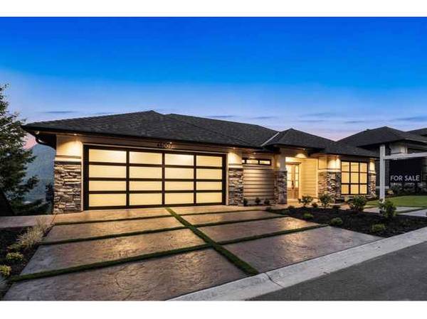 IMPRESSIVE CUSTOM BUILT HOME w/UNOBSTRUCTED VIEWS 1