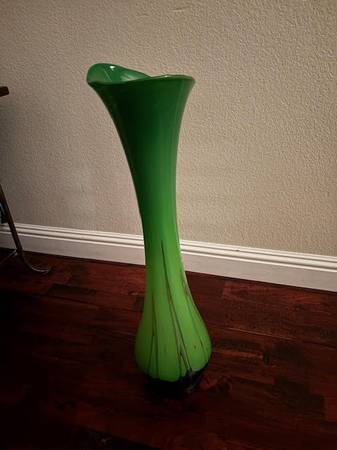 Very large green vase 1