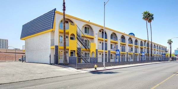 Large studio apartments, Sparkling swimming pool 1