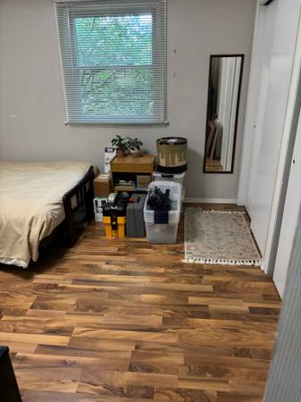 $1,250 / 3br - Room for Rent in Large House (Northbrook)63899122322051121
