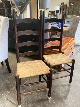 Set of 2 Ladderback Dining Chairs with Rush Seats 64650 1