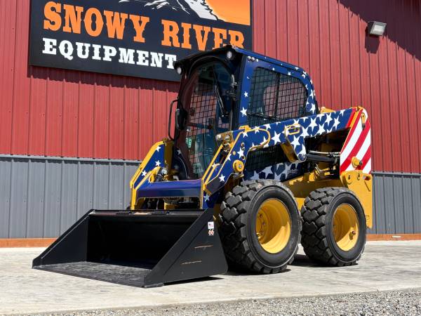 CAT 226D3 Closed Cab Skid Steer American Flag Wrap!! 1