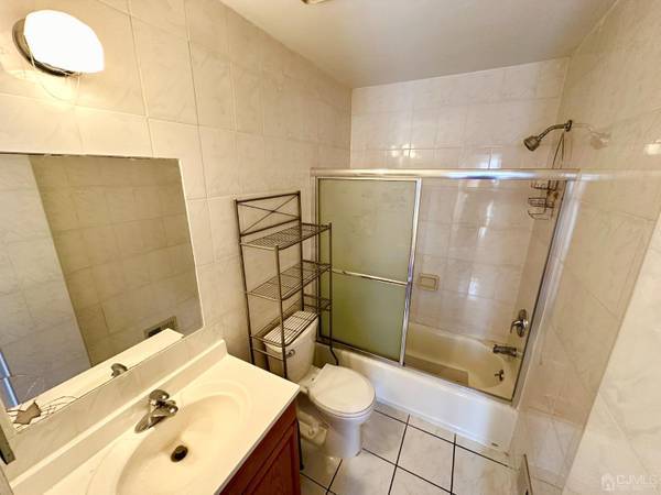 $1,800 / 2br - 2br - Main Street Townhouse (Sayreveille)63676257767171124