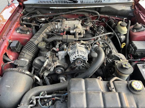 2003 Mustang GT descapotable de 5 velocidades, 68 mil millas - $10,50063469917102851123