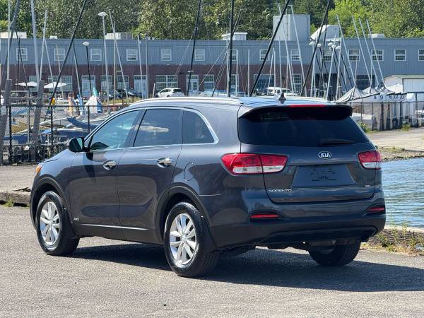2016 KIA SORENTO LX  87k miles CLEAN TITLE - $10999.00 (SEATTLE)63617194642177123