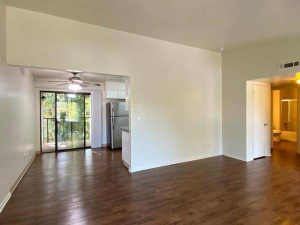 $2,025 / 3br - 1136ft2 - Must-see / with Large Eat-in Kitchen & On-site Laundry Fac (Figarden Loop North of Shaw Ave)64008333582338121