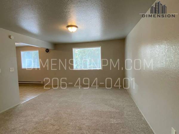$1,195 / 2br - 830ft2 - Spacious 2-Bedroom, 1-Bath Apartment on Boston Ave – Great Location! (Lakewood)63659466382467124