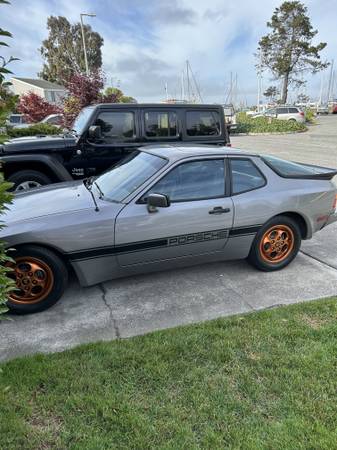 PORSCHE 944 CLASSIC 1