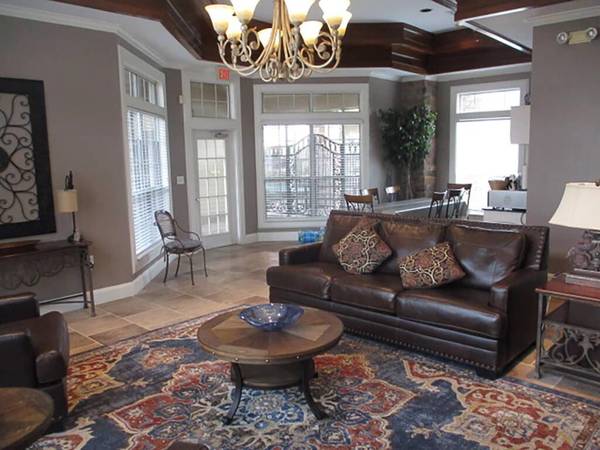 $1,288 / 2br - 916ft2 - Central Heat and Air, Separate Dining Area, Wood-style Plank Flooring (Houston/Hobby Area)63924170805762121