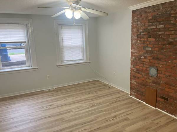 $1,950 / 1br - Gas/Electric INCLUDED !!....Garden Level w/private yard......Pets OK (EAST ROCK -New Haven)64010165022721122
