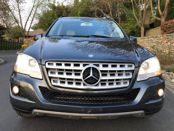 2011 Mercedes SUV - $5,90063617775257089123
