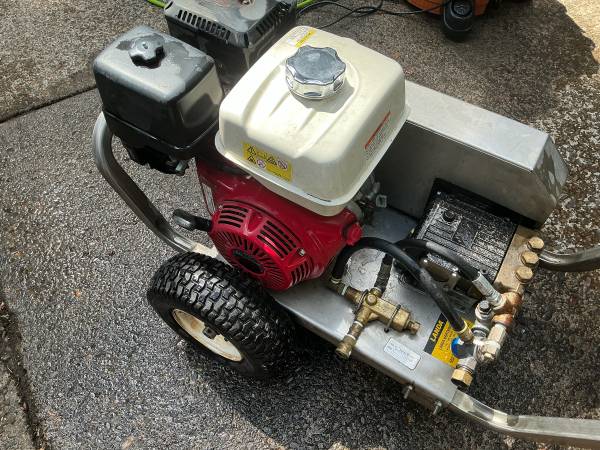 Running Landa 3500 Pressure Washer GX390 1