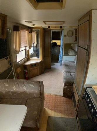 $500 / 1br - Charming older trailer in gated smaller mobile home park for rent $500 (Garden District)63675082601601121