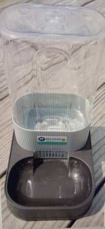 Gravity Feed - water bowl / for a Pet 1