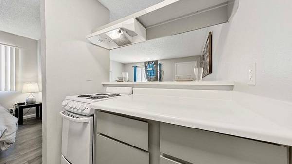 1BD 1BA, Spacious Flooring, Near the Strip 1