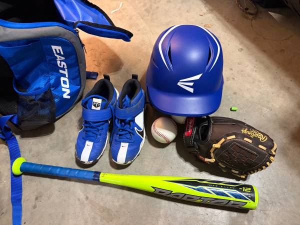 Tee Ball Little League Baseball Helmet Bat Glove Balls Cleats and Bag 1
