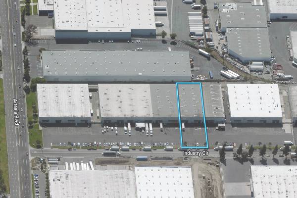 Warehouse Dock High Loading - 28 ft Clearance, ESFR Sprinkler System 1