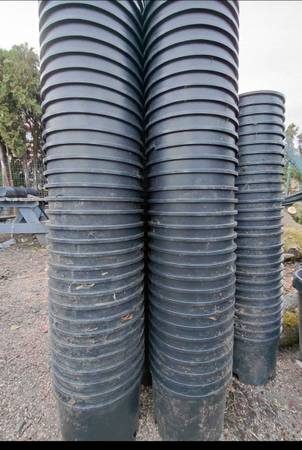 Plastic planting pots 1