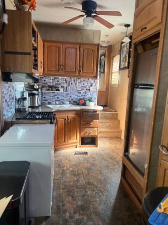 2011 KEYS CAMPER 1