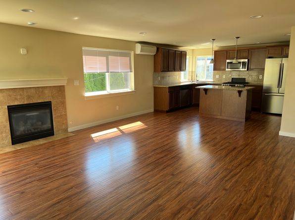 $650 / 1br - This charming, fully renovated 1-bedroom house! (Seattle, WA)63659516854657120