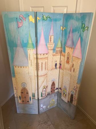 A hand-painted fairy tale castle decorative three-panel room divider 1
