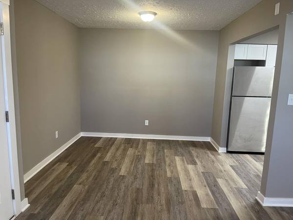 $1,295 / 3br - 3 BEDROOM UNITS AT 109 CREEKWOOD AVE (109 CREEKWOOD AVE)63700363314561122