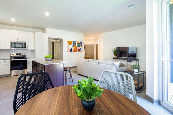 $1,983 / 2br - 1201ft2 - This Is The Apartment You Have Been Waiting For!64021009099651120