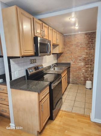$1,200 / 3br - Room for Rent | 230 Western Avenue Unit 3 | Available Now (Cambridge)63828337192707121