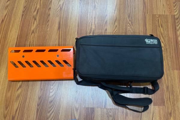 Gator small pedal board and carrying case. EXCELLENT $70 1