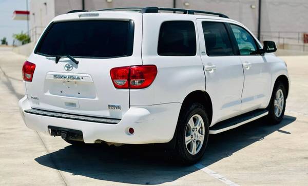 2008 Toyota Sequoia SR5 4x4 - $16,995 (Kyle)63621901808515122