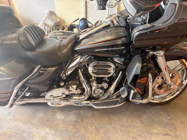 2016HARLEY ROADGLIDE CVO 1
