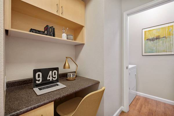 $1,802 / 1br - 715ft2 - 1/bd 1/ba, 24-Hour Gym, Private Detached Garages63900569015554122