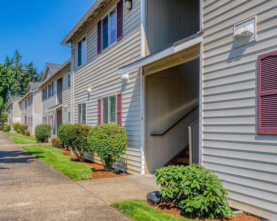 $1,550 / 2br - $1700 SAVINGS! 2B near Gresham | Playground, Outskirts of Portland (Glenfair)63867270456707122