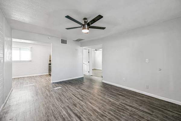 $1,199 / 2br - 950ft2 - 1744 W Glendale AVE  #12 B (Phoenix)64024994749953123