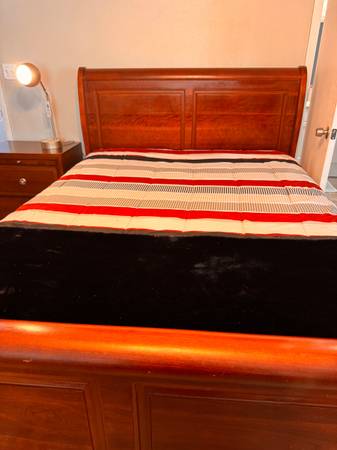 $1,100 / 1br - Newly Remodeled Efficiency for rent (Holiday)63991085026819121