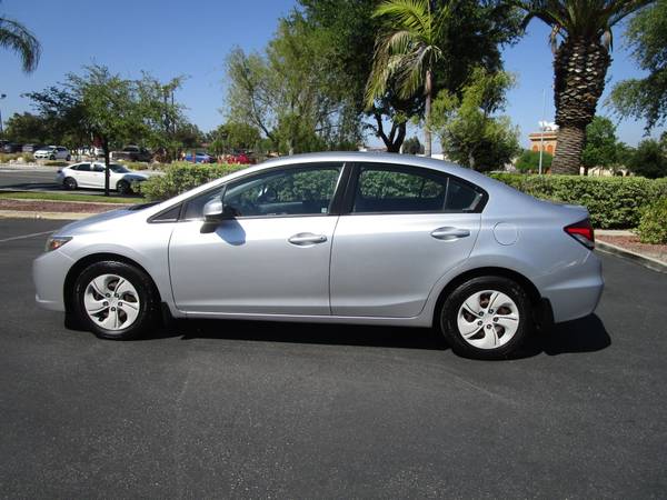 Honda Civic 2012 con 73.000 millas, muy bien cuidado, informe Carfax limpio de un solo propietario - $12.500 (Stevenson Ranch)63436935133699123