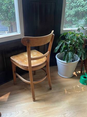 Antique solid wood chair - $55 (DITMAS/MIDWOOD/FLATBUSH)63471463623043121