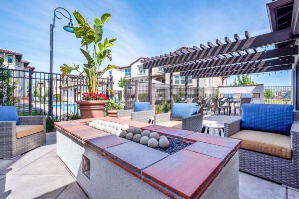 $2,520 / 1br - 661ft2 - Stainless Steel Appliances, Access to Walking Paths, A Must See (dublin / pleasanton / livermore)63657880044547123