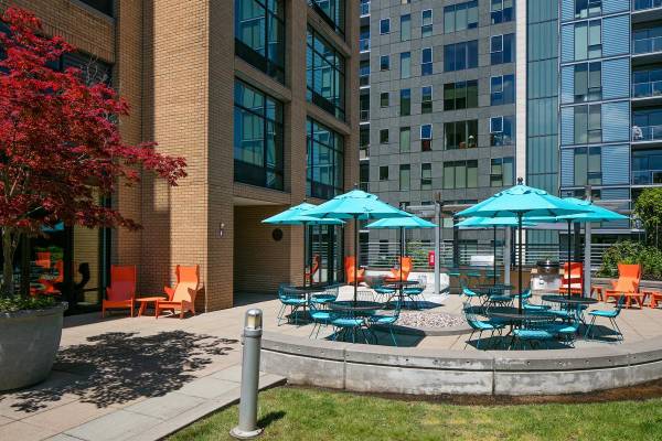 $24,042,404 / 2br - 1200ft2 - Pet-friendly community, Streetcar stop at doorstep, Corner units (Downtown Portland)63831536719363120