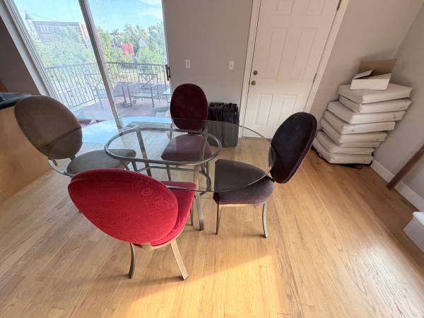 Dining table with 4 chairs 1