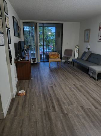 $200 Nice room for working lady in Aventura for rent 200 per week (Miami)64002015020801121