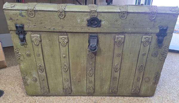 Vintage Trunk 1