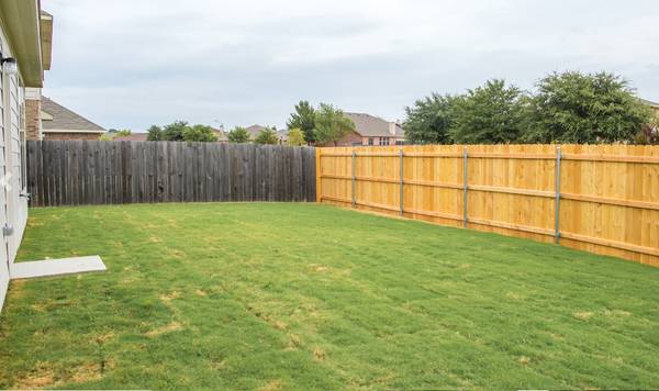 $1,900 / 3br - 1687ft2 - Ennis Rent House - 1 Month Free (Ennis)63796375861507121