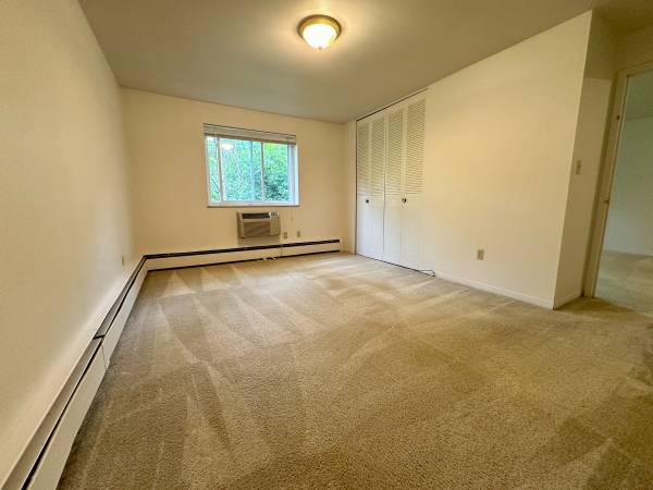 $935 / 1br - Cozy One Bedroom in Greentree! Heat Included! Call Today! (Crafton/ Green Tree / Thornburg / Oakwood)64013204412034124