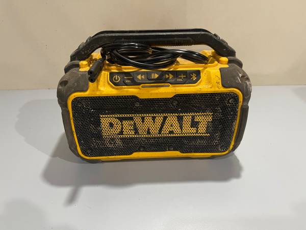 DeWalt Bluetooth speaker 1