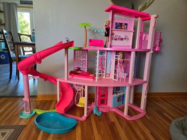 Barbie dreamhouse 1