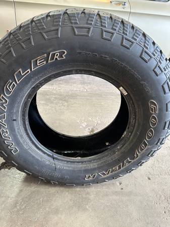 275/70/16 Goodyear tire 1