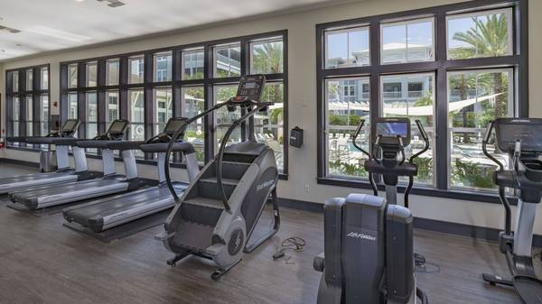 $2,245 / 2br - 1054ft2 - Clubhouse, Playground, Dual vanities (St. Petersburg)63991229972099124