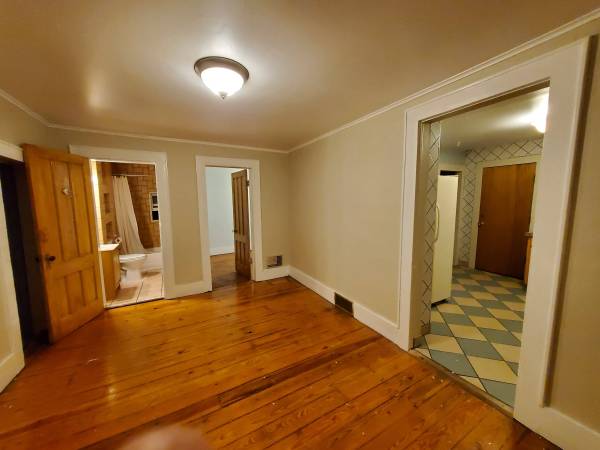 $1,200 / 3br - Large 3 Bdrm. Grad students/Professors Walk to SU / ESF (Westcott / Syracuse University Area)63982982809987122